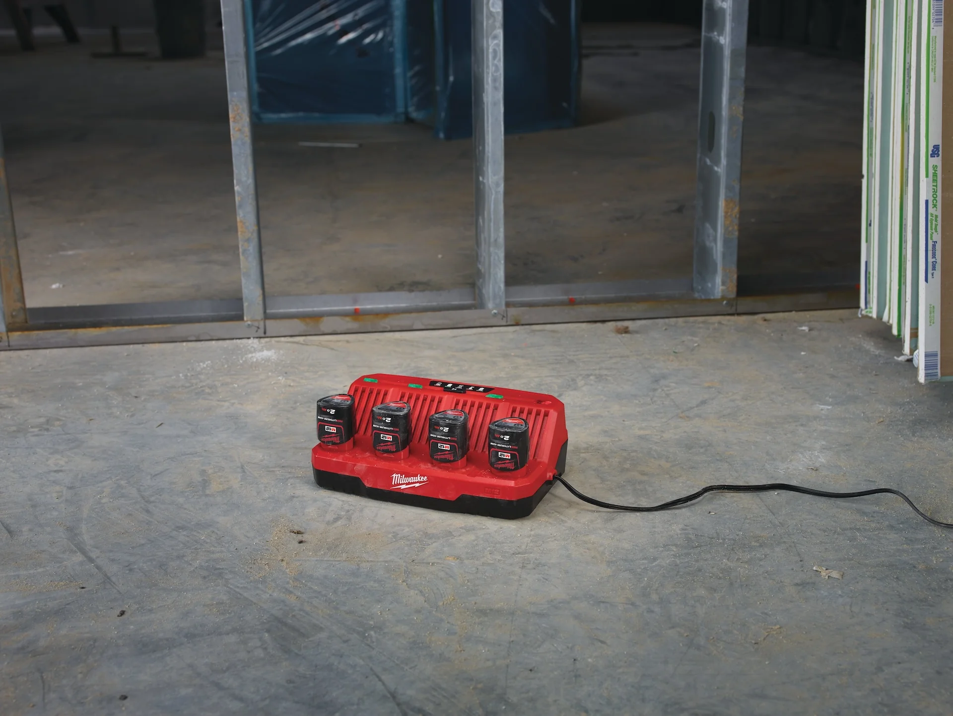 M12™ 4 bay charger - Image 3