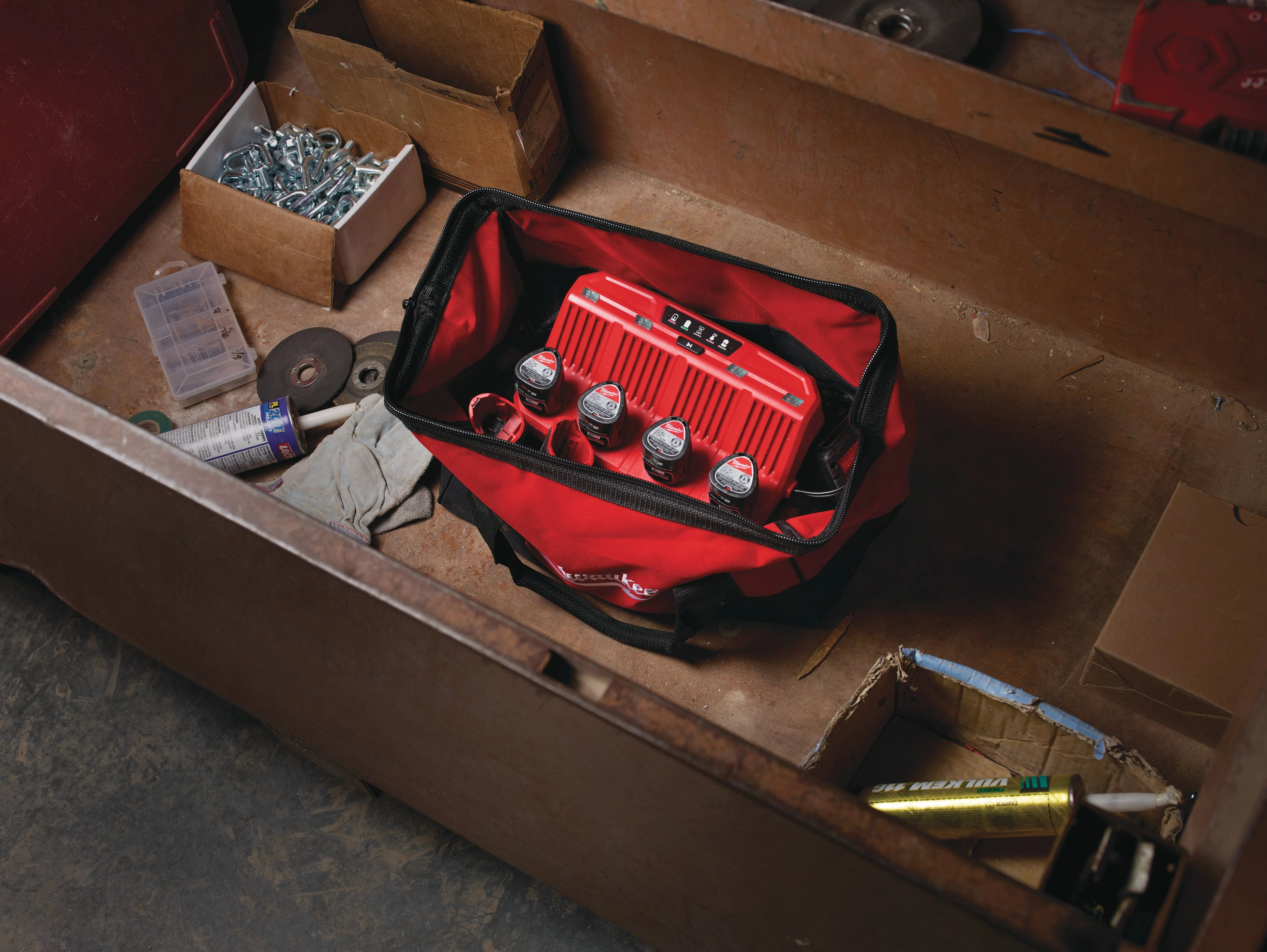 M12™ 4 bay charger - Image 7