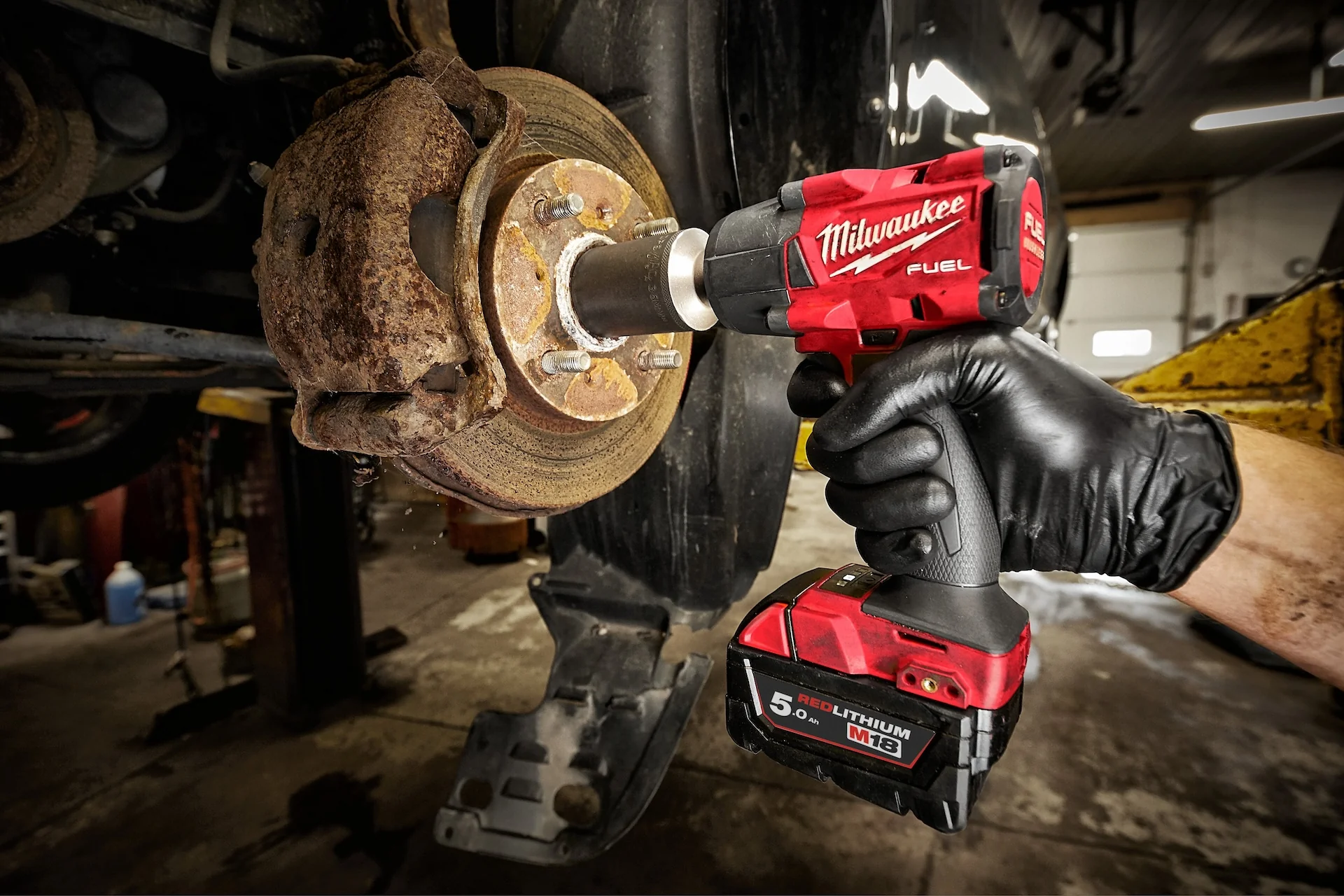 M18 FUEL™ ½″ mid-torque impact wrench with friction ring - Image 4