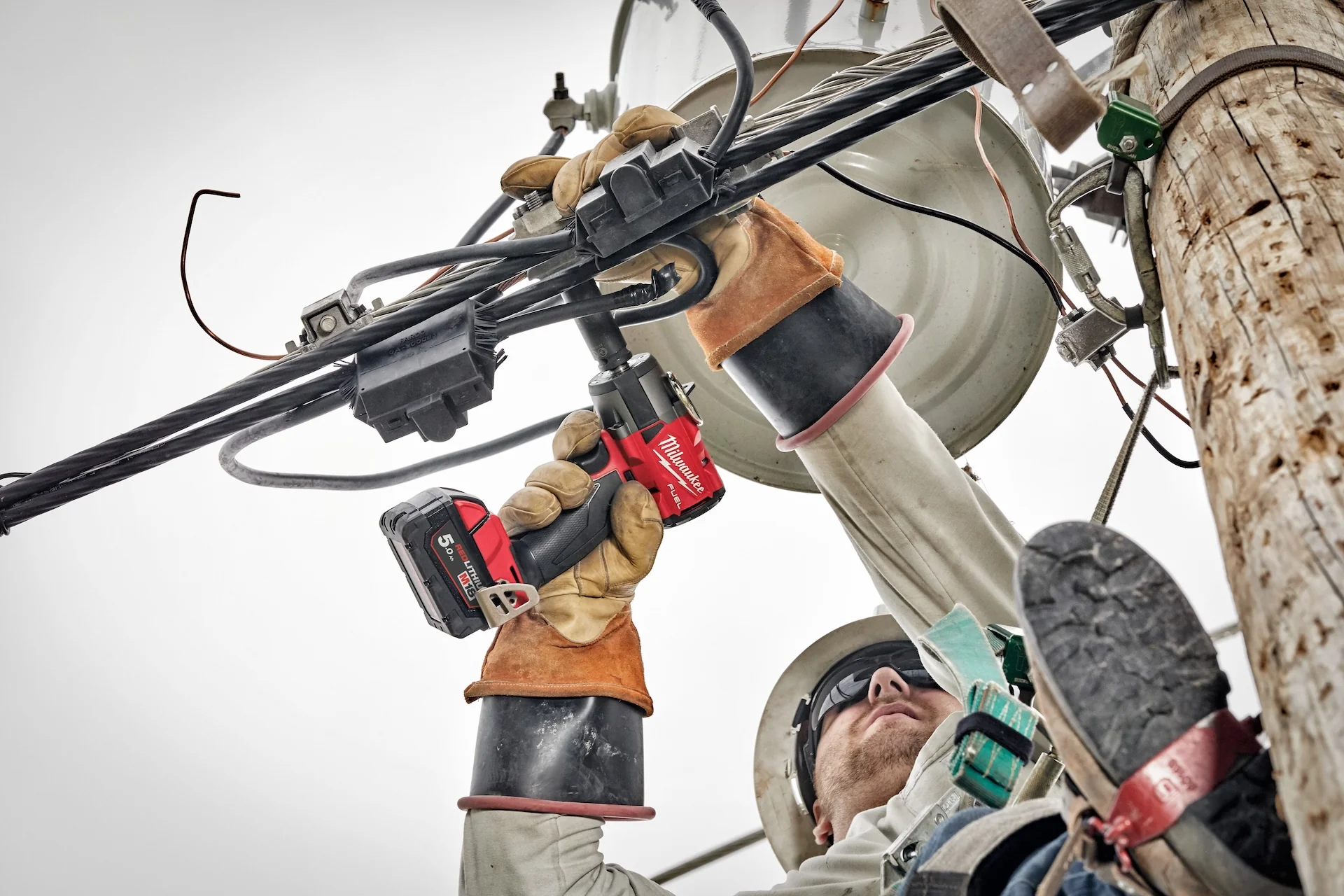 M18 FUEL™ ½″ mid-torque impact wrench with friction ring - Image 5