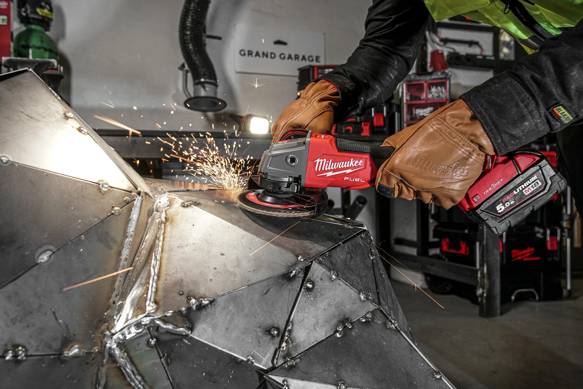 M18 FUEL™ ONE-KEY™ 125 mm braking angle grinder with slide switch - Image 3