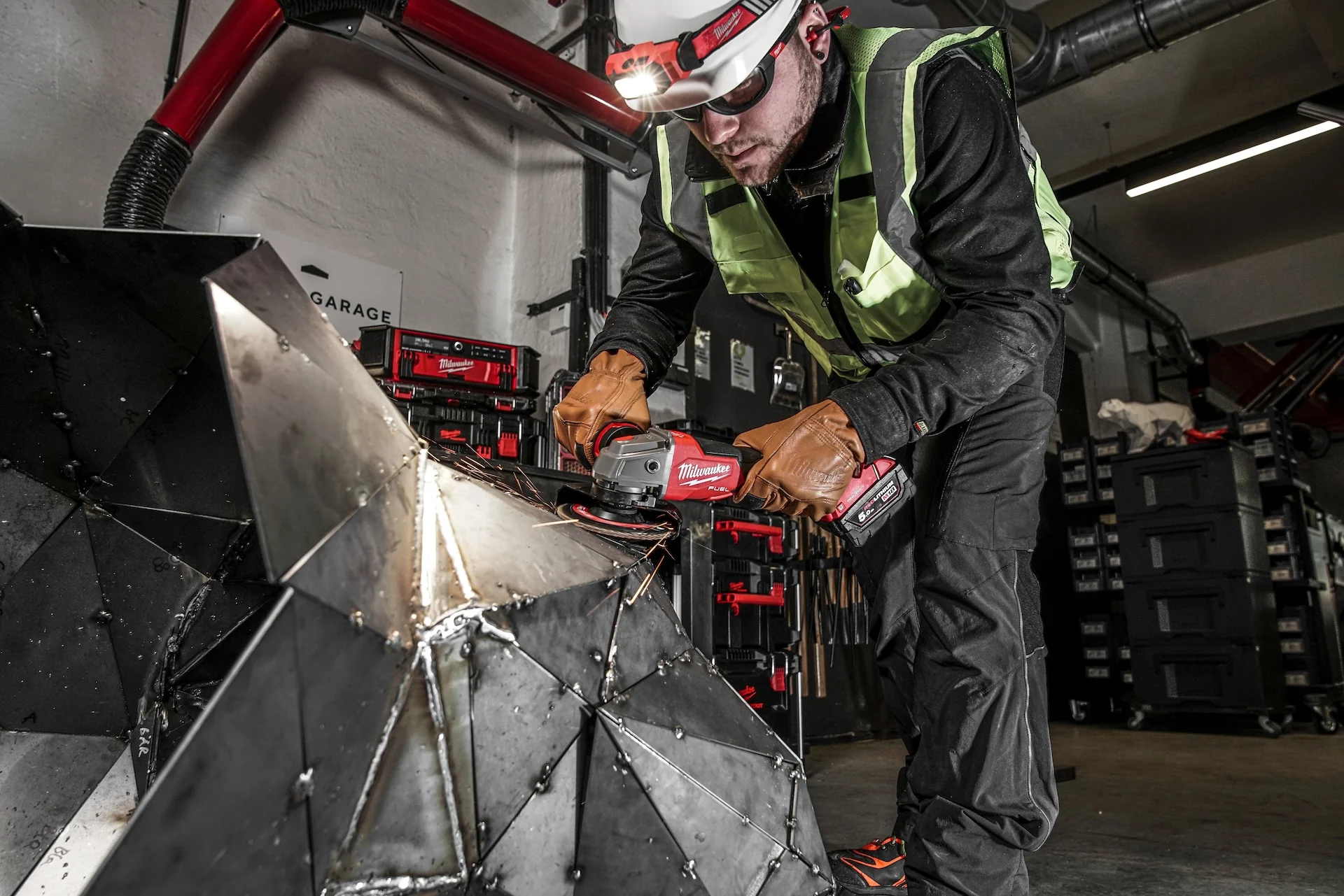 M18 FUEL™ ONE-KEY™ 125 mm braking angle grinder with slide switch - Image 4